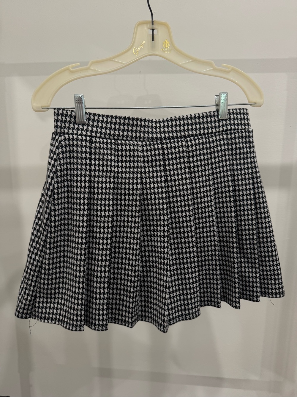 Haute Monde Black & White Houndstooth Circle Skort